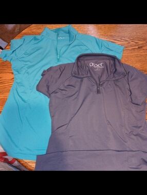 Piper 2 short sleeve shirts size medium